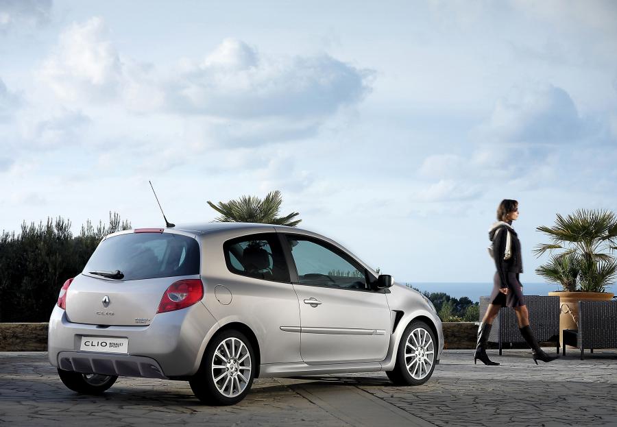  Renault Clio R.S. 2.0 16V 2006 года  (фото 76 из 125)